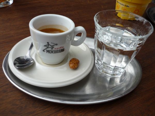 Cafe bar Wanderer Nürnberg šálek kávy